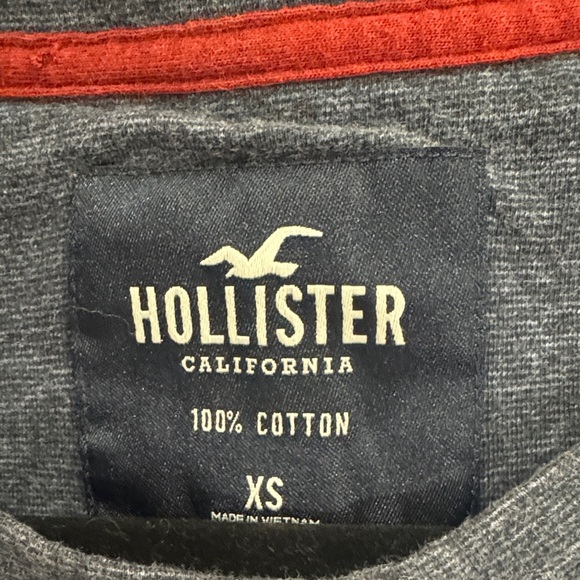 Hollister Blue Tee with Red Logo - Picture 2 of 4